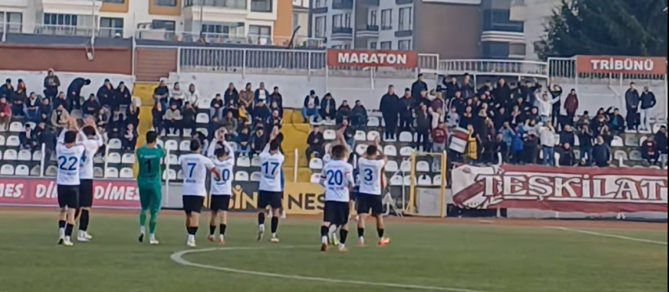 Tokat’lılar Kahramanmaraşspor’u Tribüne Çağırıp Hoş Geldiniz Tezahüratı Yaptı