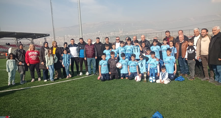 6 Şubat Deprem Şehitleri U12 Ligi’nde Şampiyon Helete Demirspor Oldu!