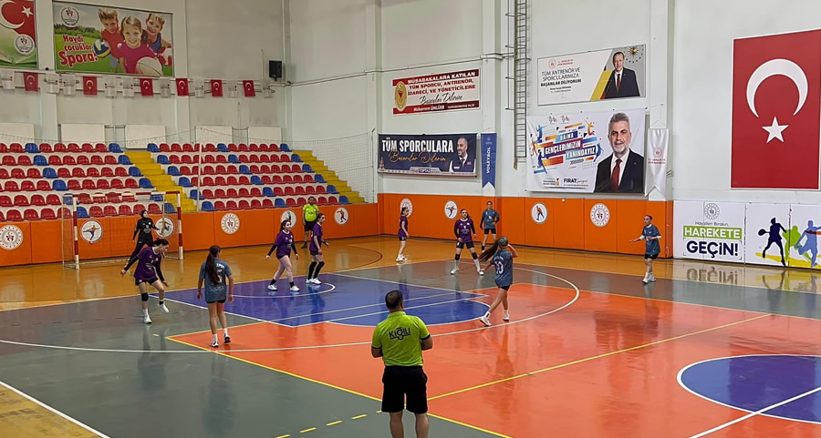 Tekstil Spor ile Bingöl Spor Lisesi sahadan puanla ayrıldı