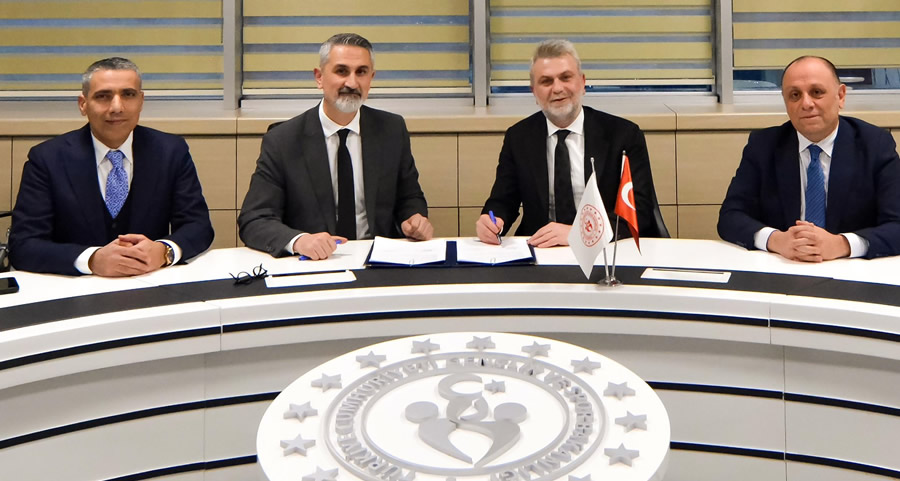 Başkan Fırat Görgel’den Spor Yatırımları İçin Önemli Ziyaret! Spor Vadisi ve 50 Mahalleye Sentetik Saha İçin İmzalar Atıldı