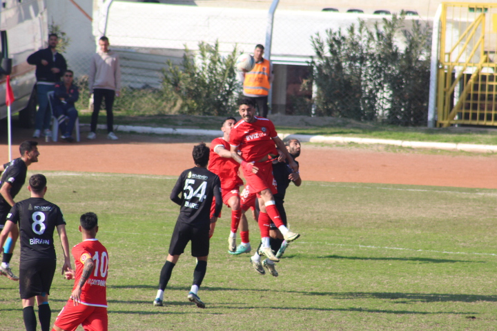 Kahramanmaraşspor, Kuşadasıspor deplasmanında son dakikada yediği golle sahadan 1-0 mağlup ayrıldı