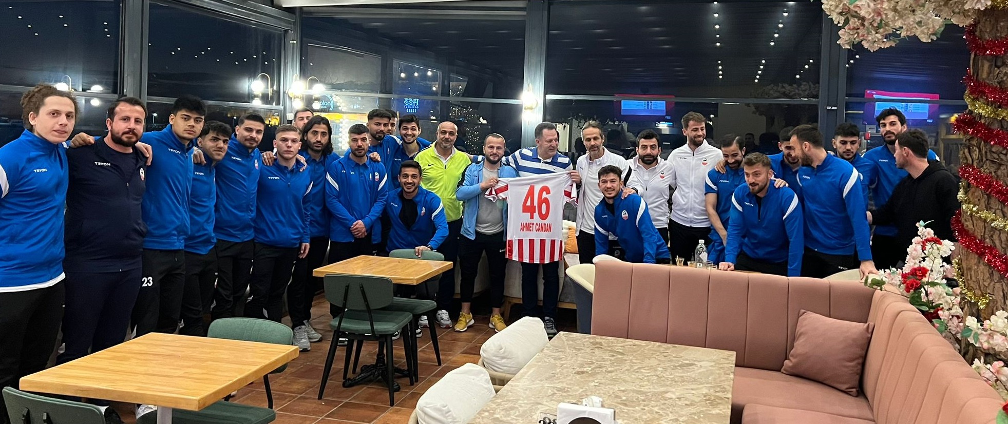 Kahramanmaraşlı iş adamı Ahmet Candan, Kahramanmaraşspor’a verdiği destekle takdir topladı