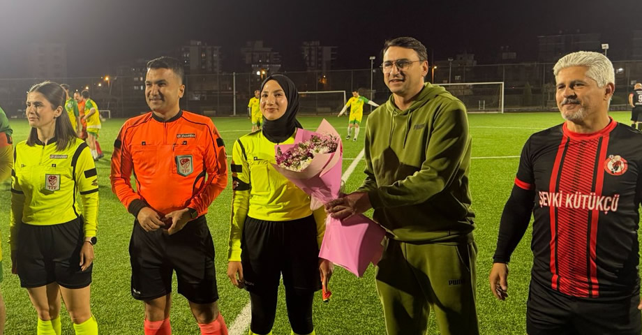 Kahramanmaraş’ın Emektar Futbolcuları, Sahalarda Ter Döken Kadınları Unutmadı!