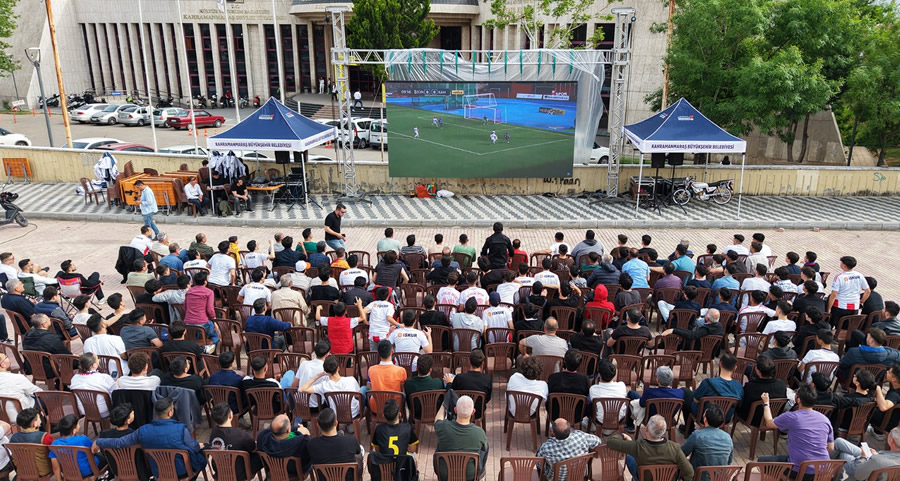 Büyükşehir Belediyesi’nden Taraftara Jest: Zonguldakspor-Kahramanmaraş Heyecanı Dev Ekranda Yaşandı