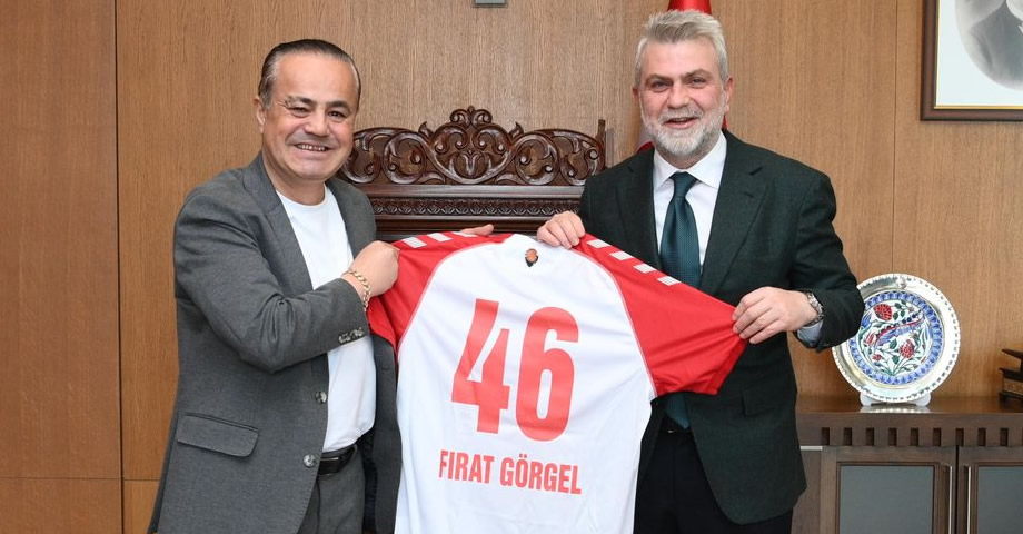 Onikişubatspor Başkanı Harun Reşit Gümüşer, Başkan Fırat Görgel’e Ziyaret Etti, Forma Takdim Etti