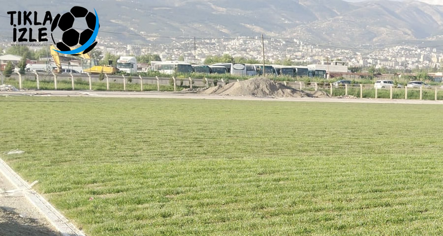 Kahramanmaraş Atletizm Pisti sahasında başlatılan projede çim serme işlemi tamamlandı