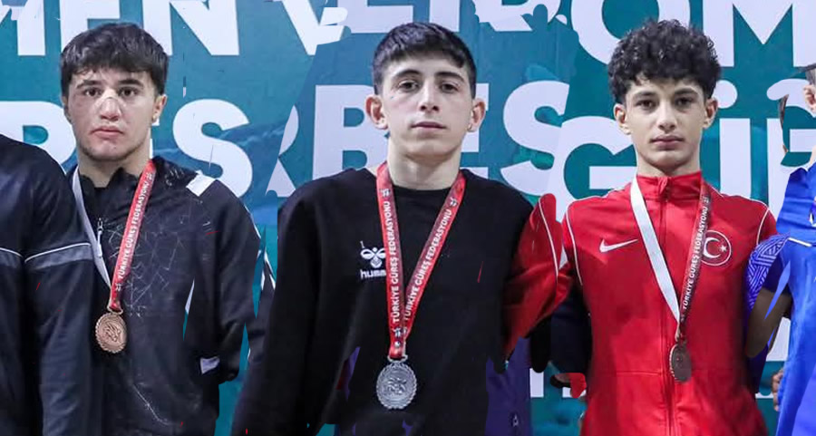 Kahramanmaraşlı Güreşçiler Yusuf Kenan Yıldız, İbrahim Zade ve Muhsin Alp Kıvrak U17 Türkiye Şampiyonası’nda Büyük Başarı Elde Etti!