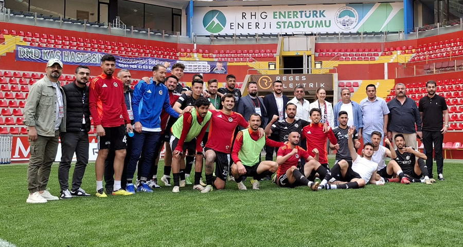 MHP Milletvekillerinden Kayseri’de Kahramanmaraş İstiklalspor’a Tribün Desteği