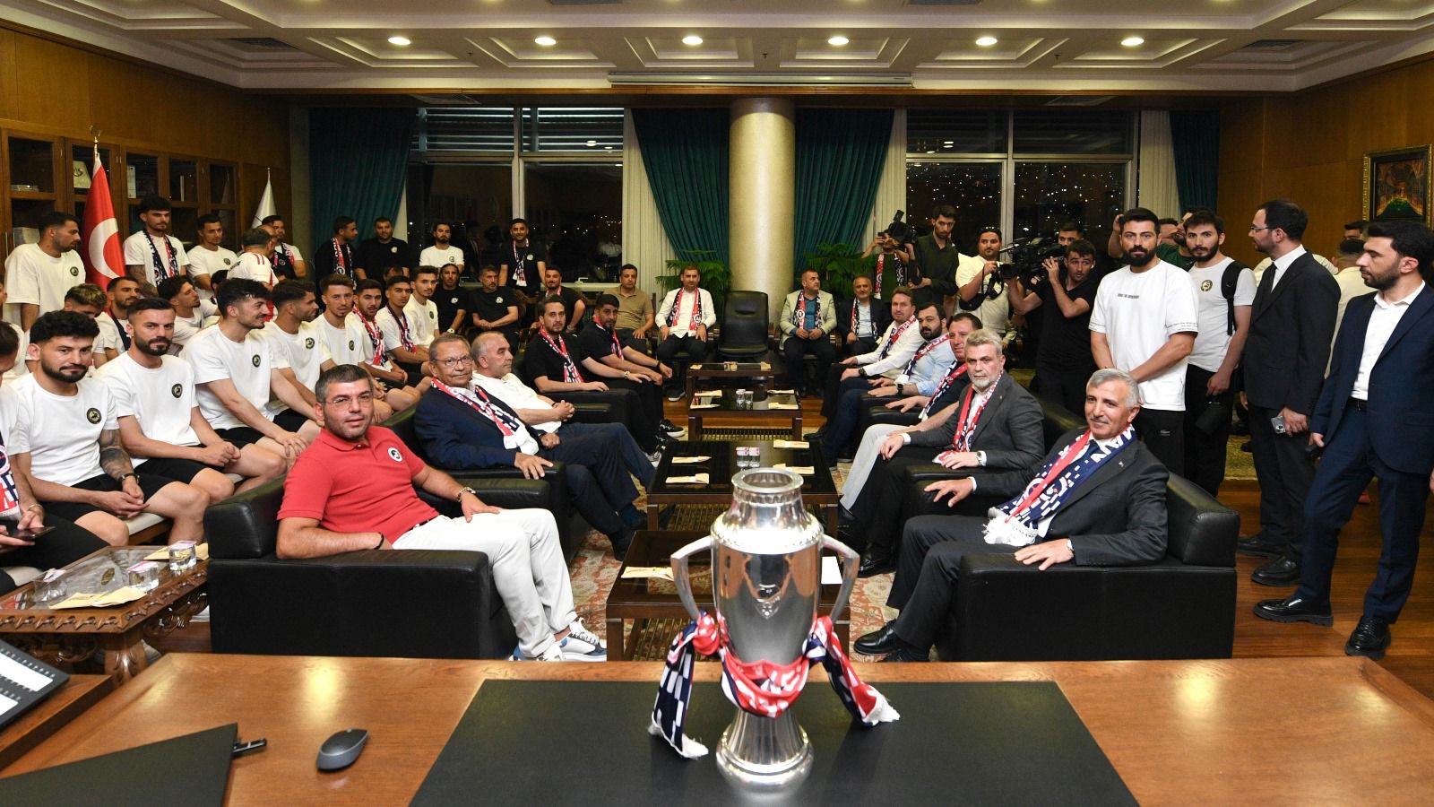Şampiyonluk Kupası Büyükşehirde… Başkan Görgel, “İstiklalspor’umuzun Şampiyonluğu Şehrimize Hayırlı Olsun”