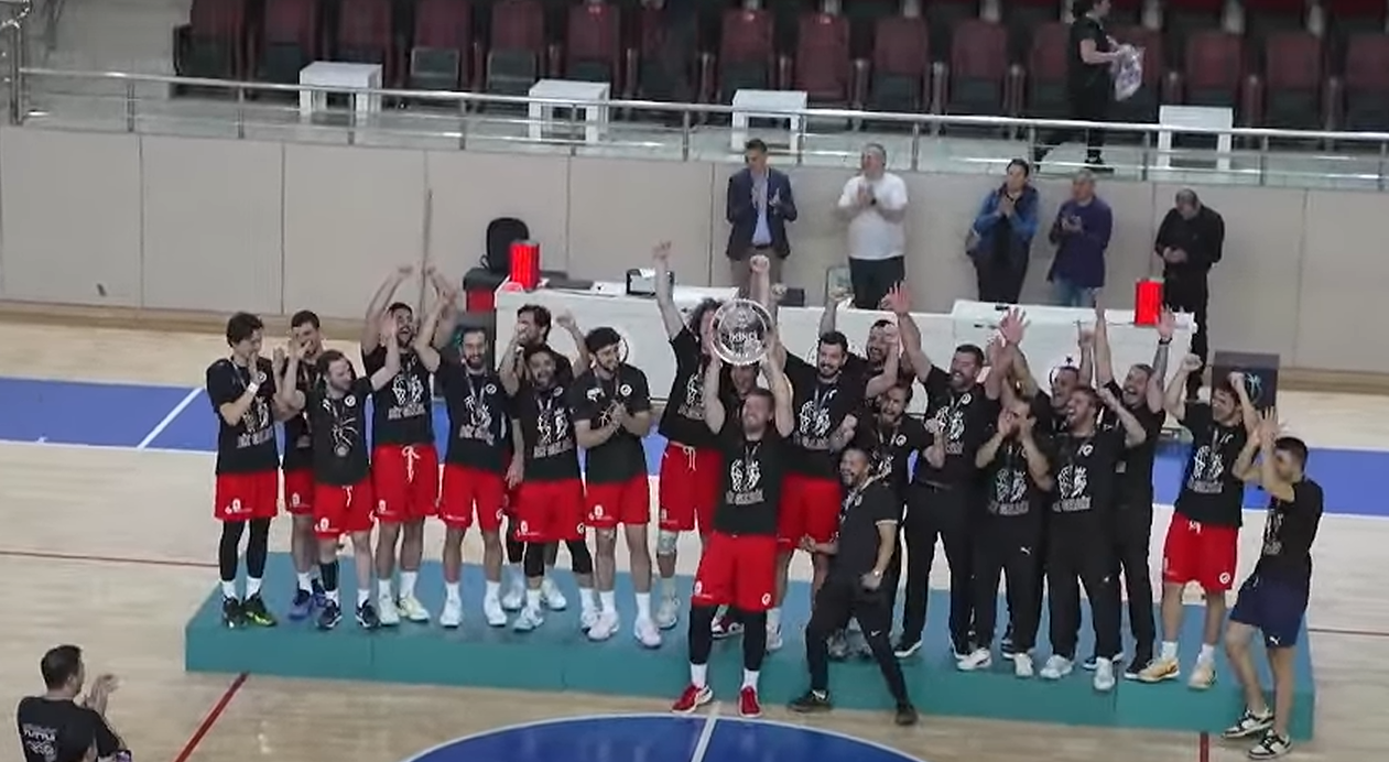 Kahramanmaraş İstiklalspor, Eskişehir’de kupasına kavuştu.