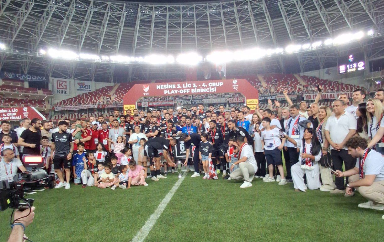 Kahramanmaraş İstiklalspor Kupasını Törenle Aldı!