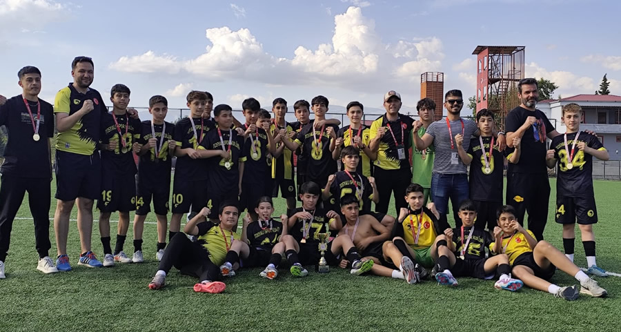 Kahramanmaraş U15 Ligi İkincisi Tosyalıspor Kupasını Aldı