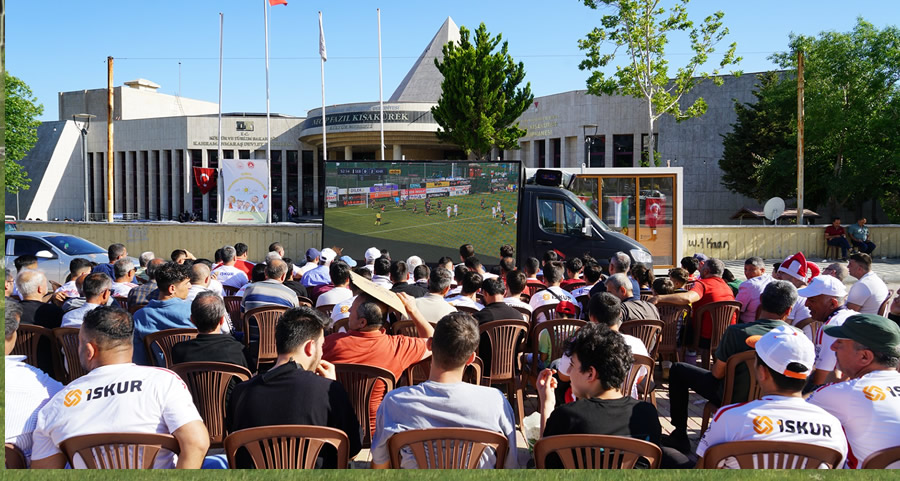 Kahramanmaraş’ta Futbol Coşkusu Dev Ekrana Taştı; İstiklalspor Finalde!