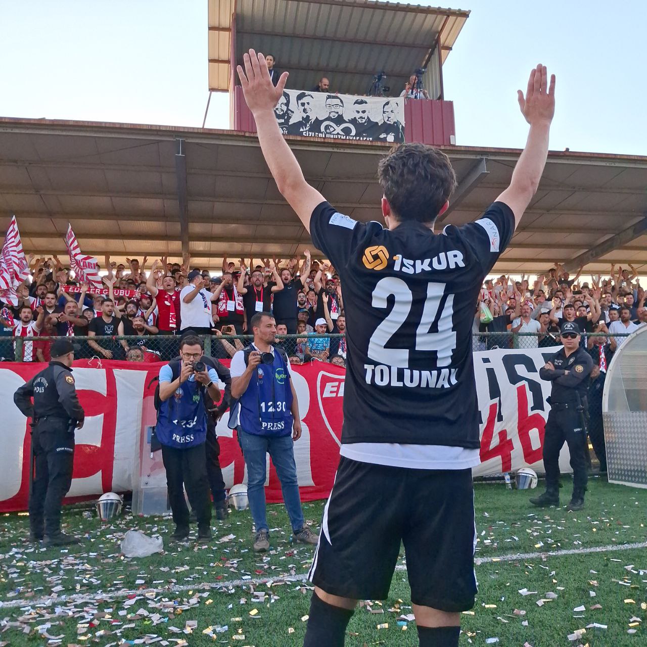 Kahramanmaraş İstiklalspor, Sebat Gençlikspor karşısında aldığı galibiyetin ardından büyük sevinç yaşadı!