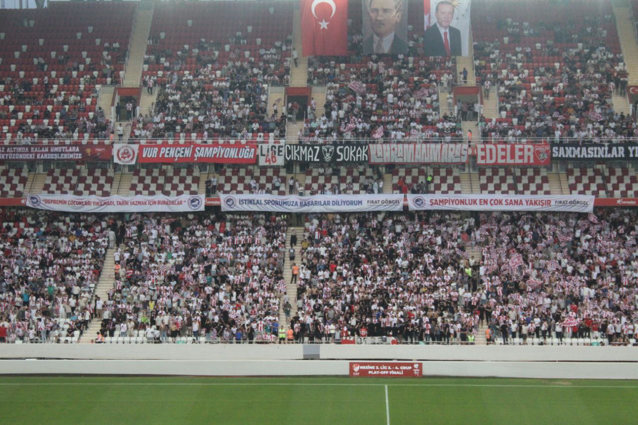 Başkan Görgel Adına Açılan Anlamlı Pankartlar Tribünde Yerini Aldı