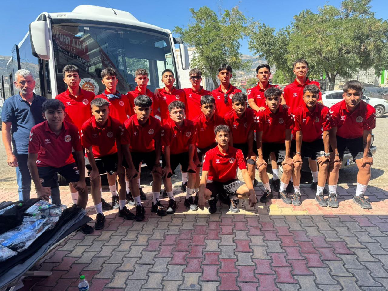 U17 Türkiye Şampiyonası’nda Kahramanmaraş’ı Temsil Edecek Uludazspor Yola Çıktı