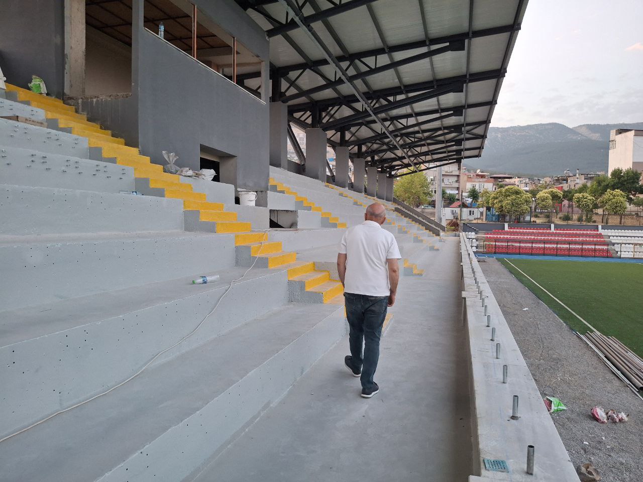 Ekrem Karaoğlan, Batıpark Adem Şahan Stadı’nda İncelemelerde Bulundu: Açılış Tarihini Açıkladı