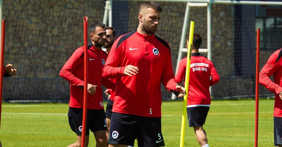 Alpaslan Öztürk’ten Taraftara Net Mesaj: “Sezon Sonu Şampiyon Olacağız!”