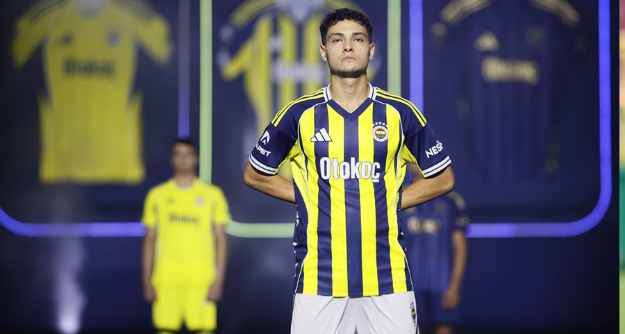 Fenerbahçe’nin Yeni Sezon Forma Lansmanında Efsane Çubuklu Formayı Kahramanmaraşlı Mustafa Sezai Gülmez Giydi