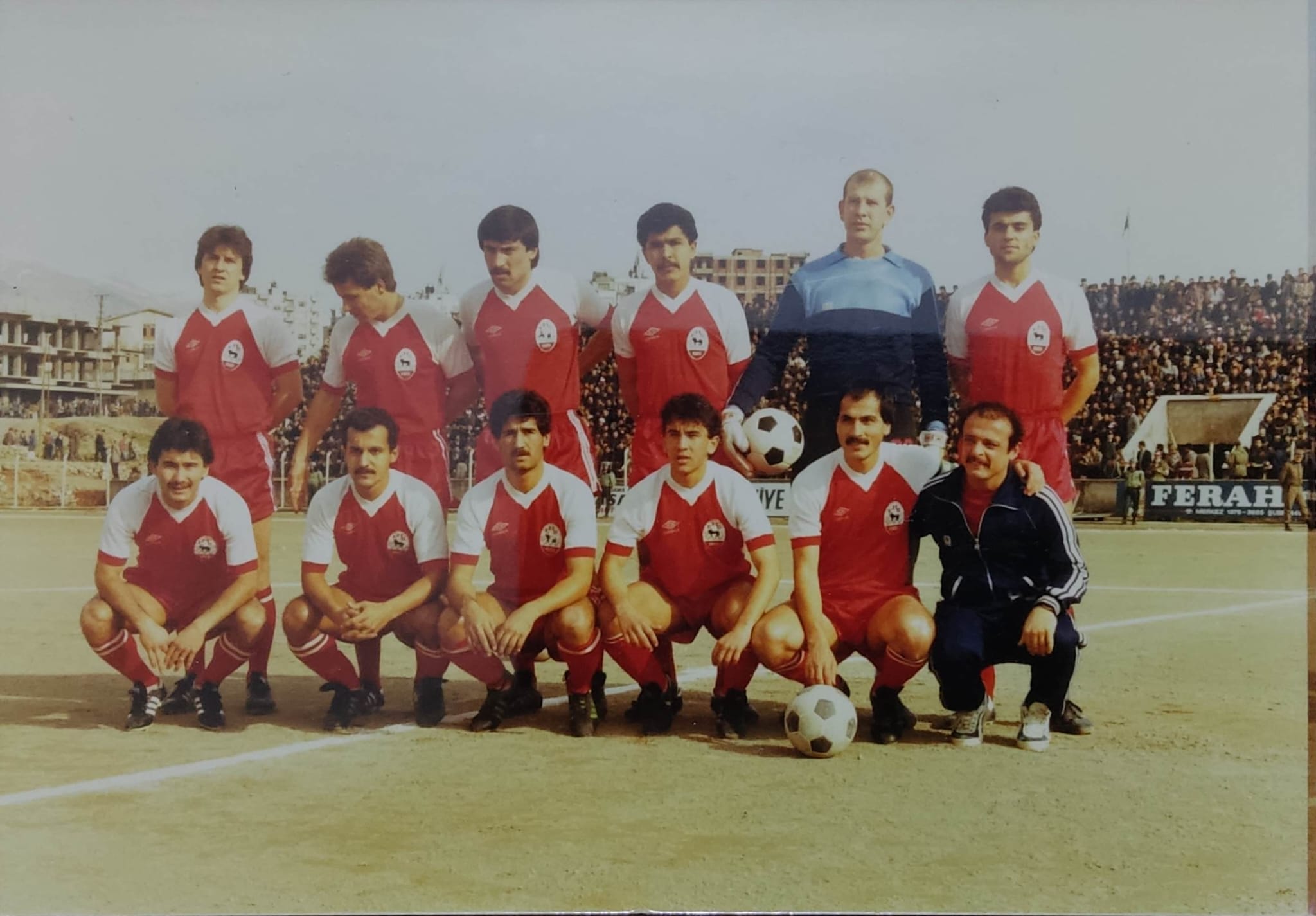 Kahramanmaraşspor’un Eski Fotoğrafları Arşivleniyor: Futbolseverler Geçmişe Yolculuk Yapıyor