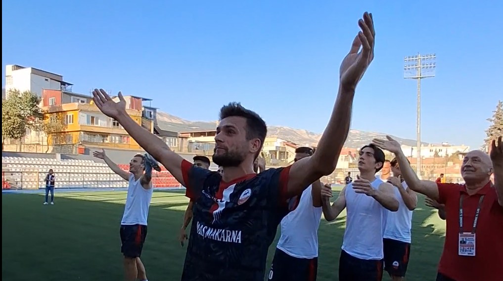 Kahramanmaraşspor’da Taraftarlarla Galibiyet 3’lüsü Vedat Saygı’dan
