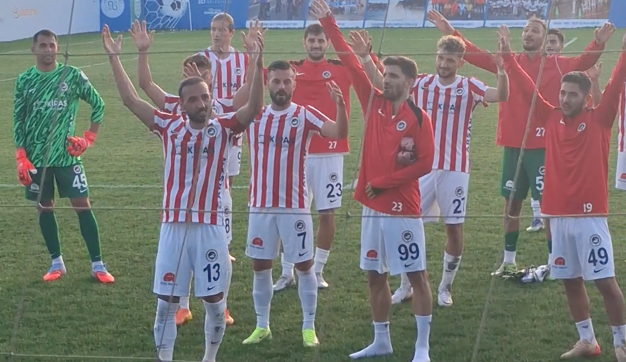 Tribünde 500 Taraftar, Sahada 3’lü Serdar Cansu’dan