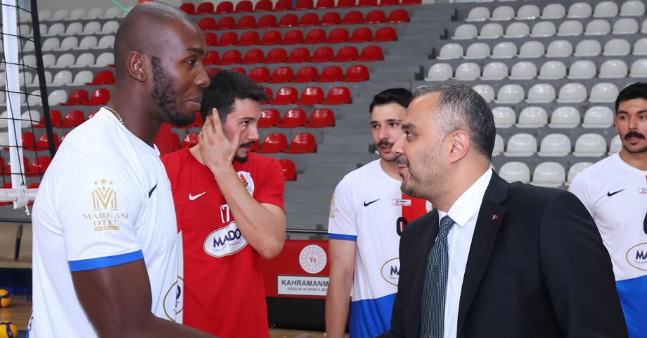 Onikişubat Belediyespor Voleybol Takımı kendi sahasında ilk maçına çıkıyor