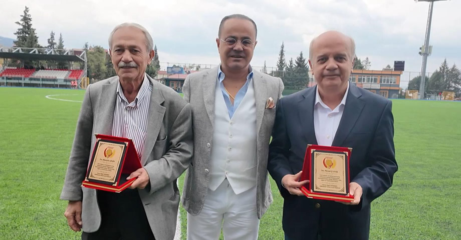 Onikişubatspor’dan Şehrin Emektar Hocalarına Teşekkür Plaketi