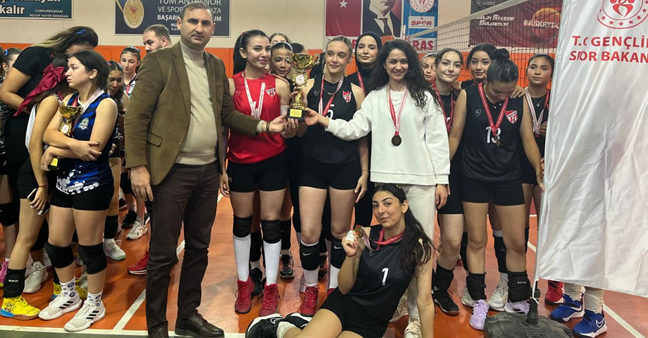 Altyapı Genç Kızlar Voleybol Müsabakaları Tamamlandı: Şampiyon Yurdum Gençlik SK
