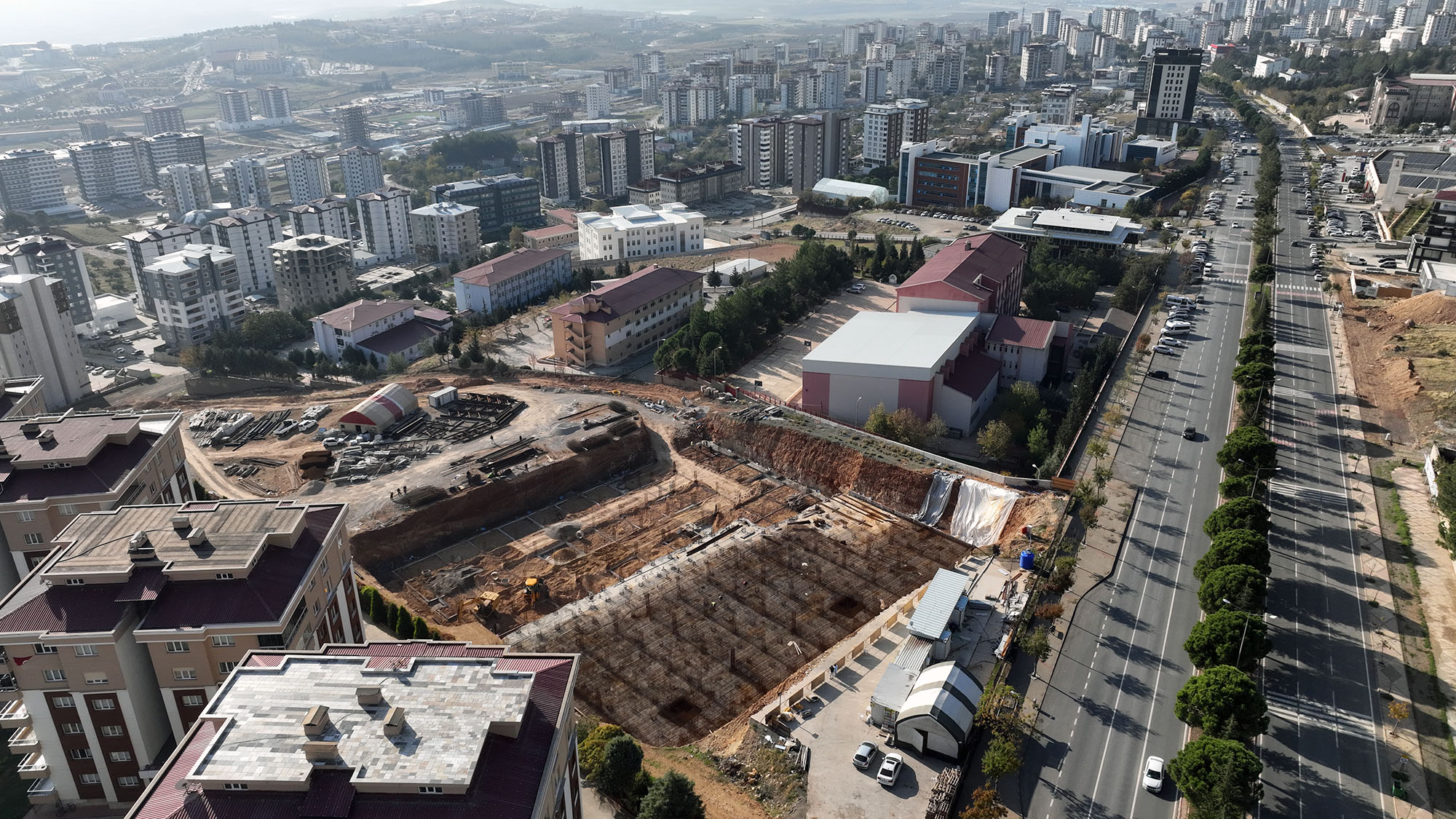 Sosyal ve Sportif Buluşma Alanı Gençlik ve Spor Merkezi’nde Çalışmalar Sürüyor