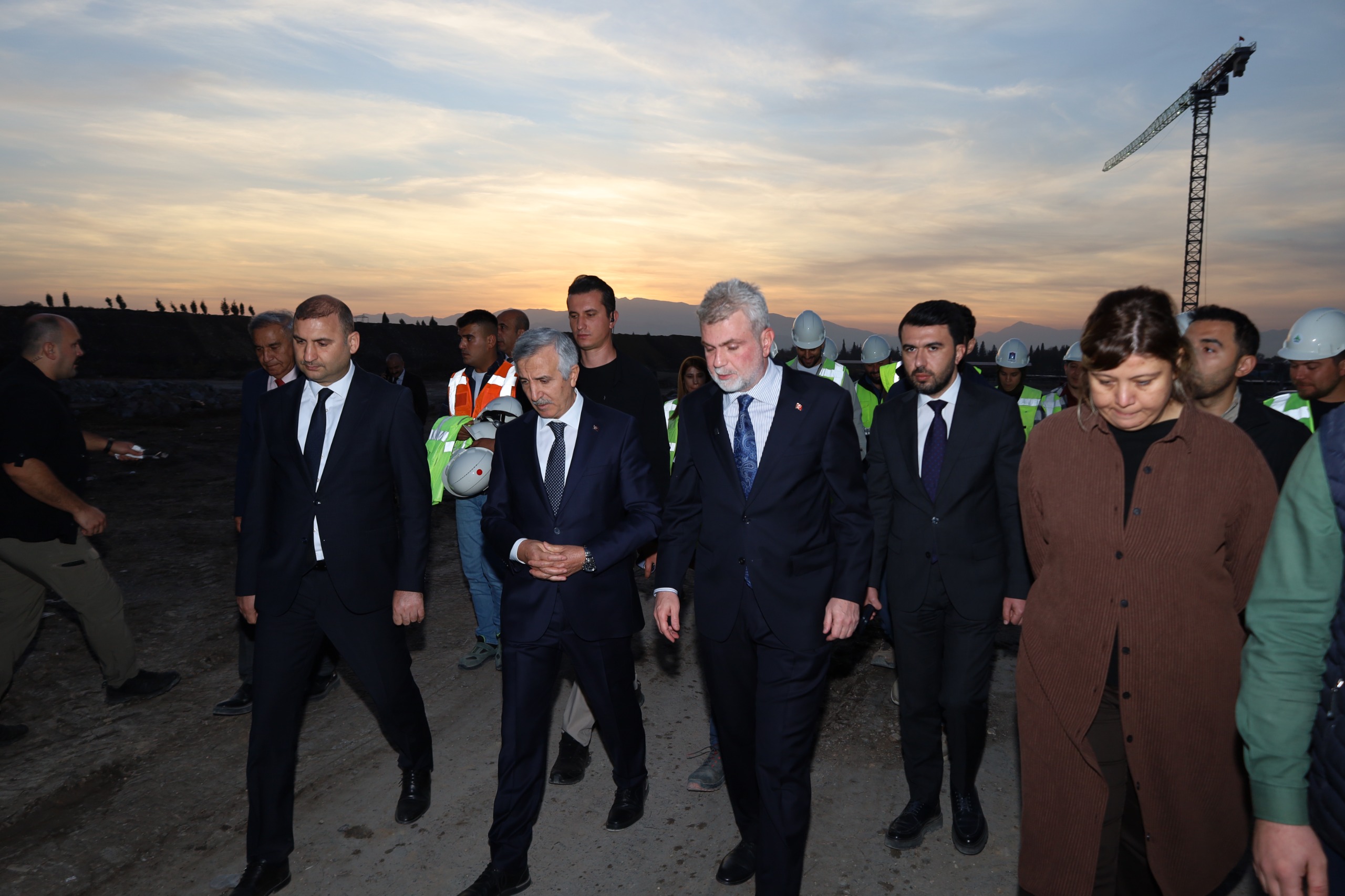 Kahramanmaraş’ın Stadyum Hayali Gerçek Oluyor: Vali Ünlüer ve Başkan Görgel İncelemelerde Bulundu