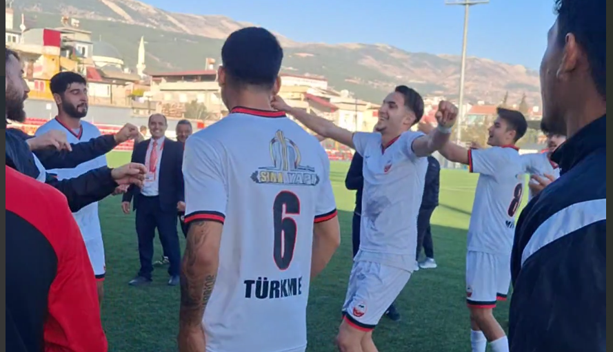 Kahramanmaraşspor’dan Erik Dalı ile Galibiyet Kutlaması