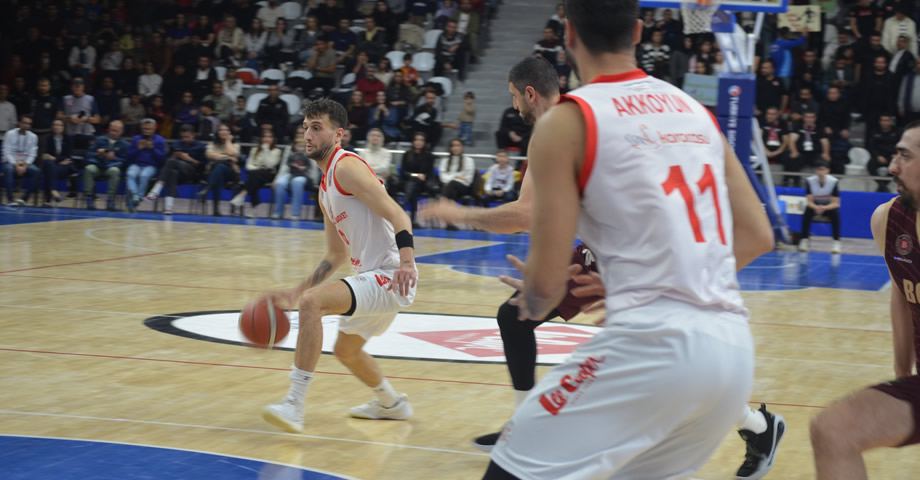 Kipaş İstiklal Basketbol Sahasında Farklı Mağlup Oldu