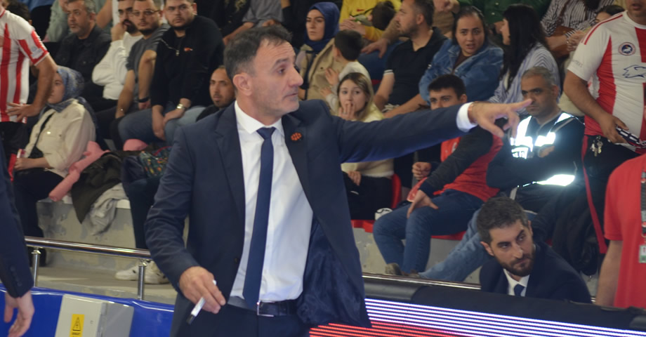 Kipaş İstiklal Basketbol’da Koç Levent Demirci ile Yollar Ayrıldı