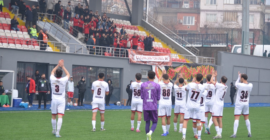Metehan Ünal, profesyonel futbolculuk kariyerindeki ilk gol sevincini Osmaniyespor karşısında yaşadı