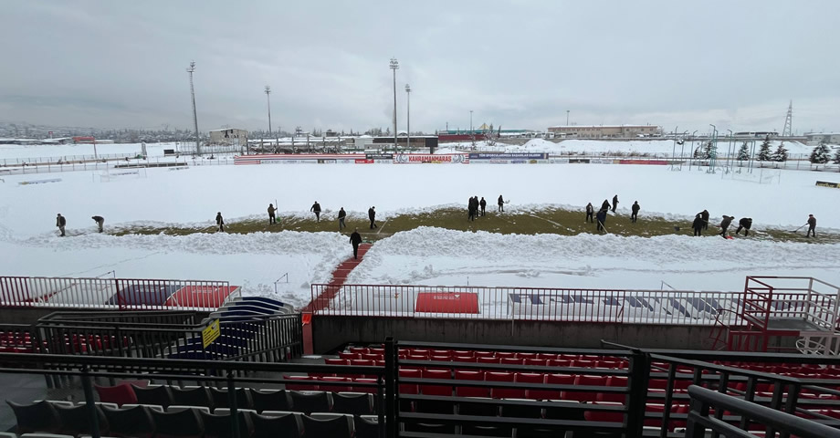 Kahramanmaraş İstiklalspor – 1461 Trabzon FK Maçı Öncesi Kar Temizleme Çalışmaları Başladı