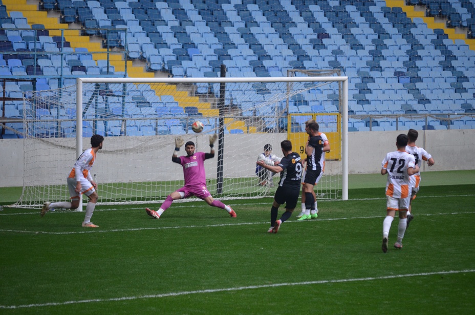 Kahramanmaraş’ın Rüzgârı Esmeye Devam Ediyor! Kemal Rüzgar 21 Maçta 23 Golle 2. Lig’in En Skorer İsmi Oldu