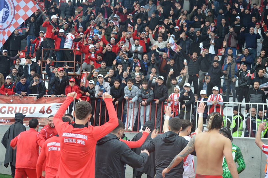 Kahramanmaraş İstiklalspor, Isparta 32 Spor maçının galibiyetini böyle kutladı!
