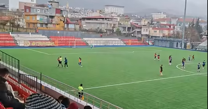 Kahramanmaraşlı Hakem Mert Demir’den Alkışlanan Hareket