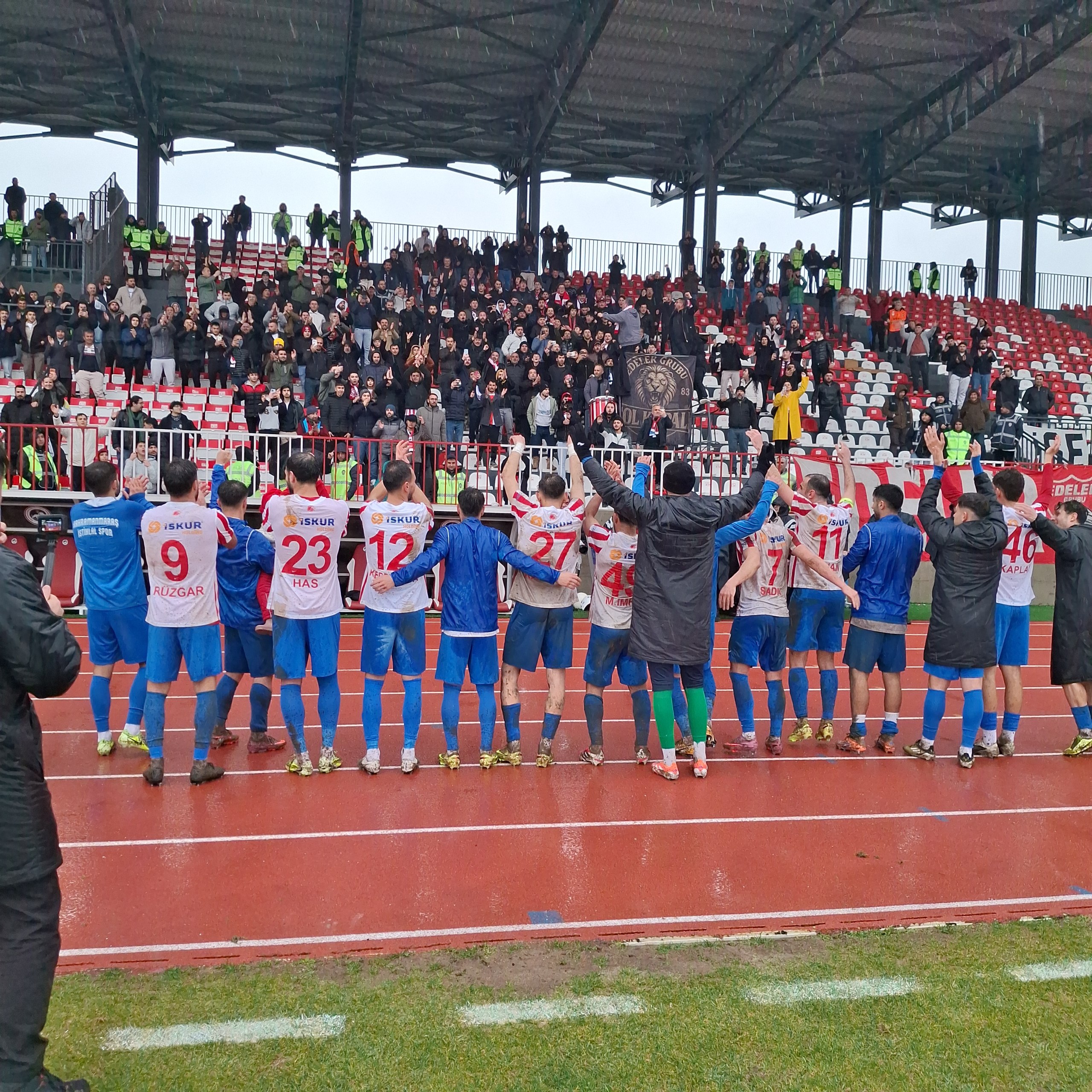 Kahramanmaraş İstiklalspor’dan 4 Gollü Şov! Galibiyet Taraftarla Kutlandı