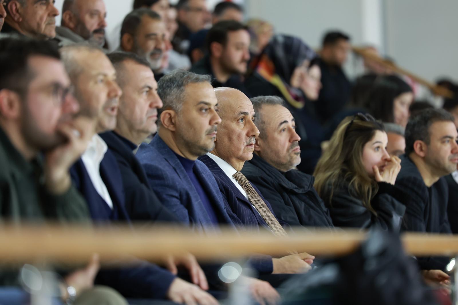 Şehrin Protokolü Onikişubat Belediyespor’u Yalnız Bırakmadı! Efeler Ligi Sevinci Birlikte Yaşandı