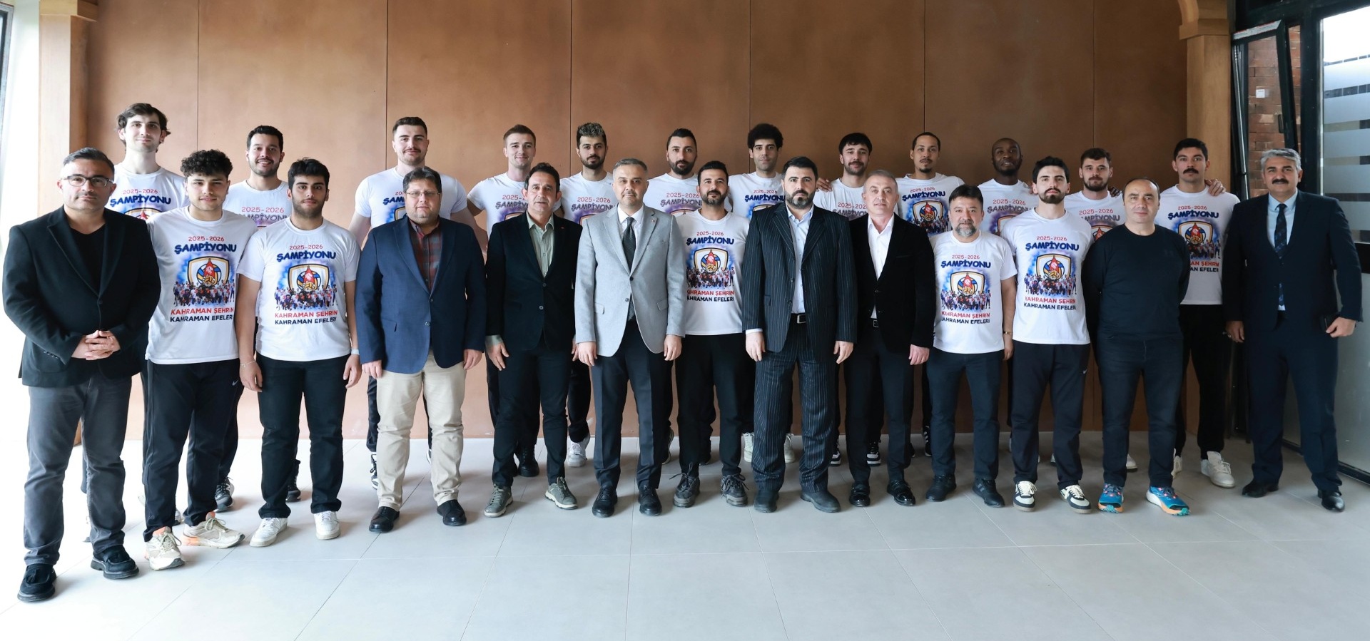 Başkan Toptaş, Efeler Ligi’ne yükselen Onikişubat Belediye Spor ile şampiyonluk yemeğinde buluştu