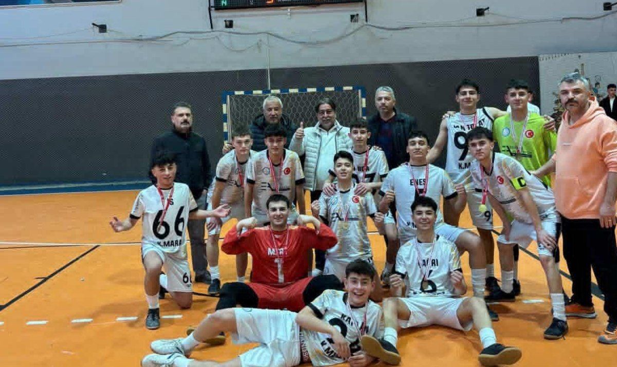 Kahramanmaraş Nezihe Öksüz MTAL Futsal Takımı Türkiye Yarı Finallerinde