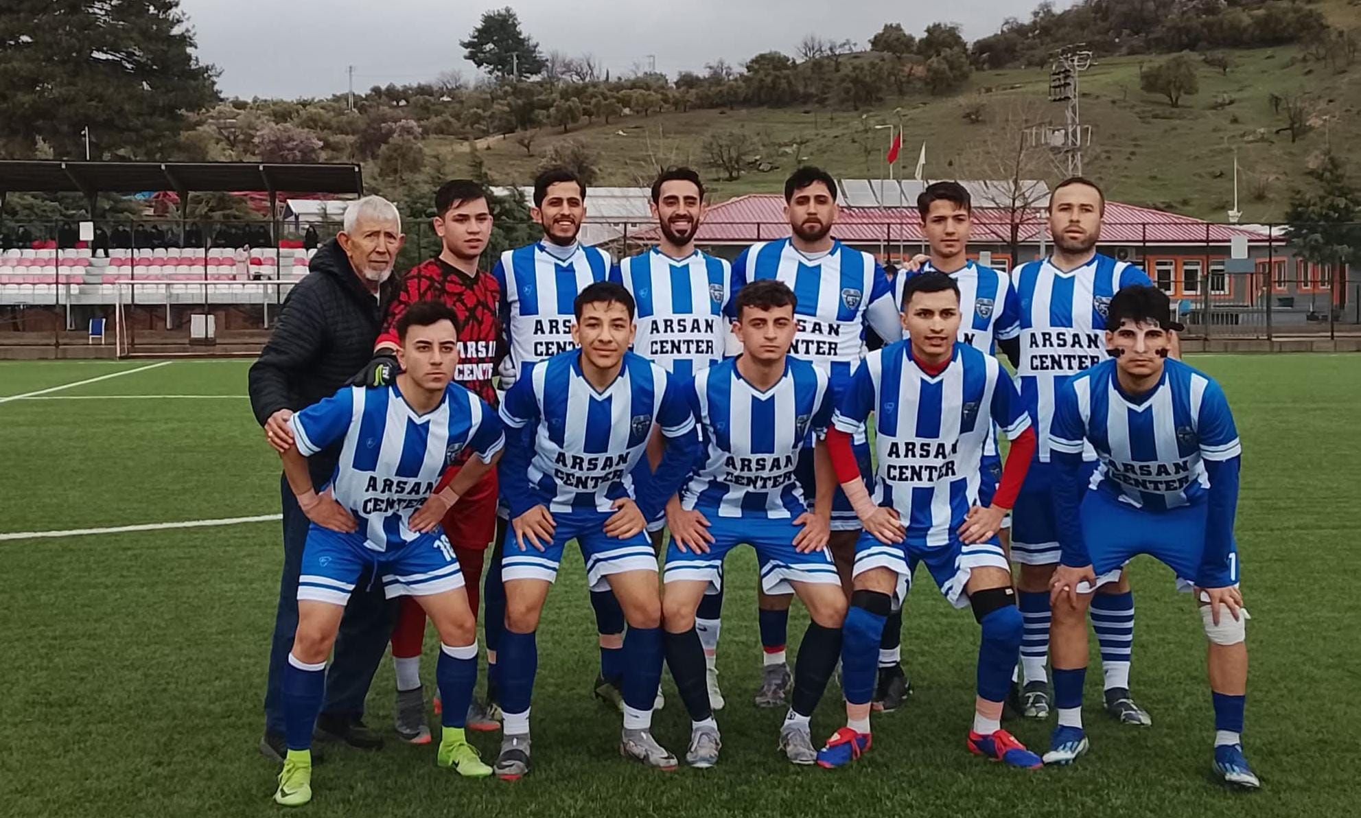 Efsane teknik adam Salih Fidan’ın çalıştırdığı Arsan Sümerspor Süper Amatör Lig’e Yükseldi
