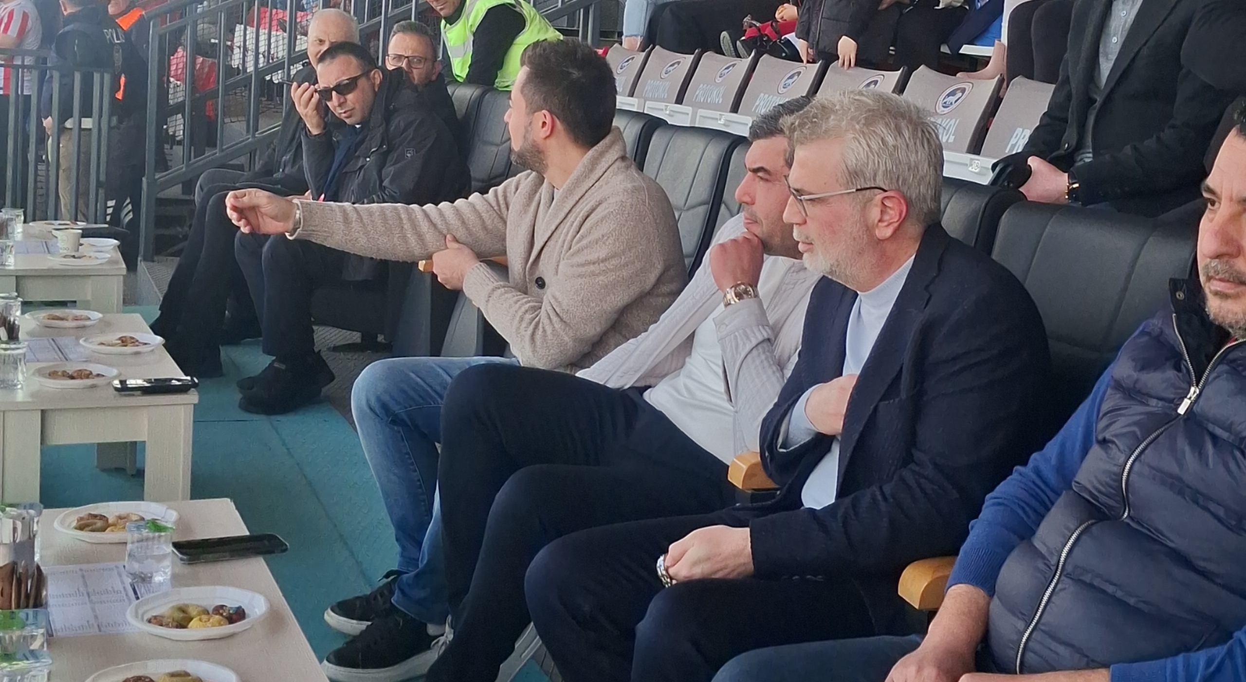 Fırat Görgel Tribünde Yerini Aldı