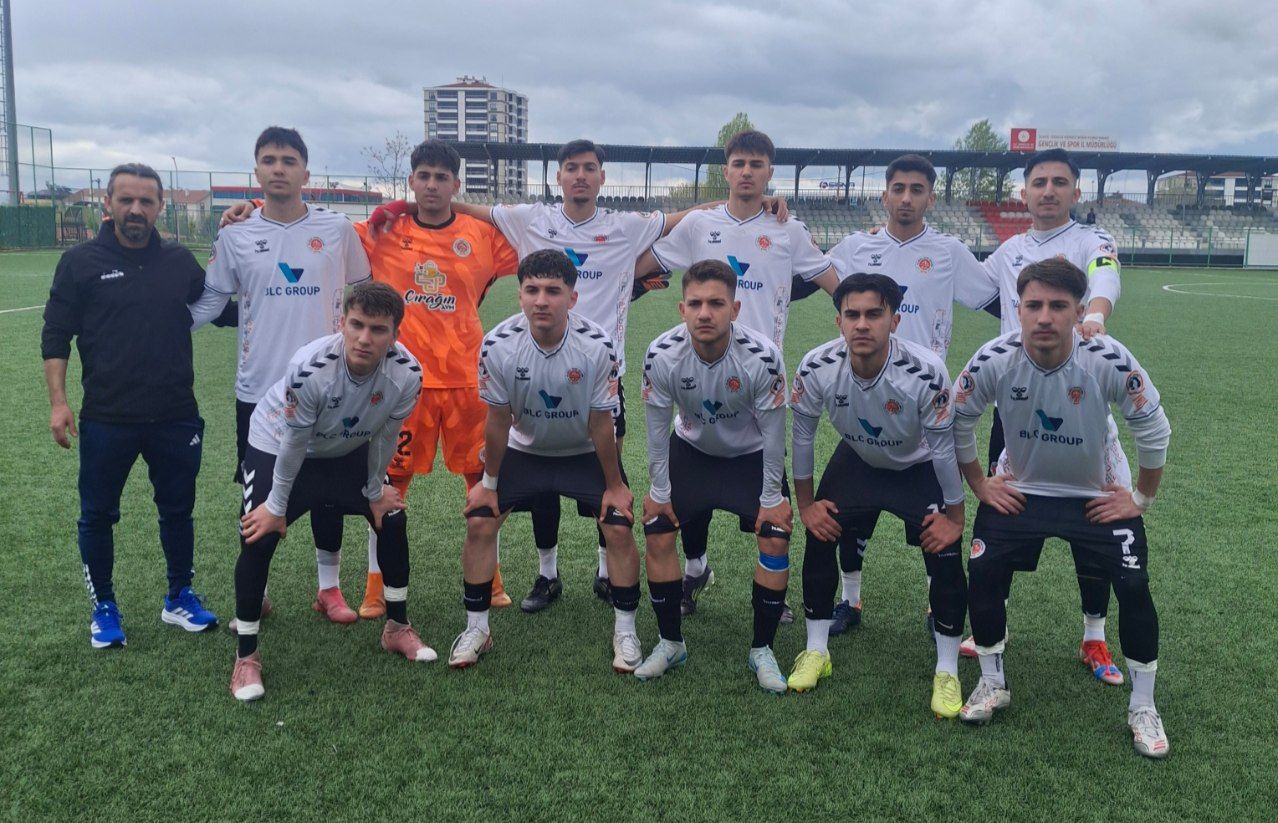Uludazspor Kırmızı Kartların Gölgesinde Veda Etti