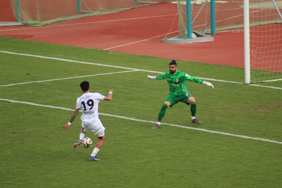 Hasan Hatipoğlu’ndan Kritik Müdahale: Topu Çizgiden Çıkardı | Play-Off Maçında O Anlar