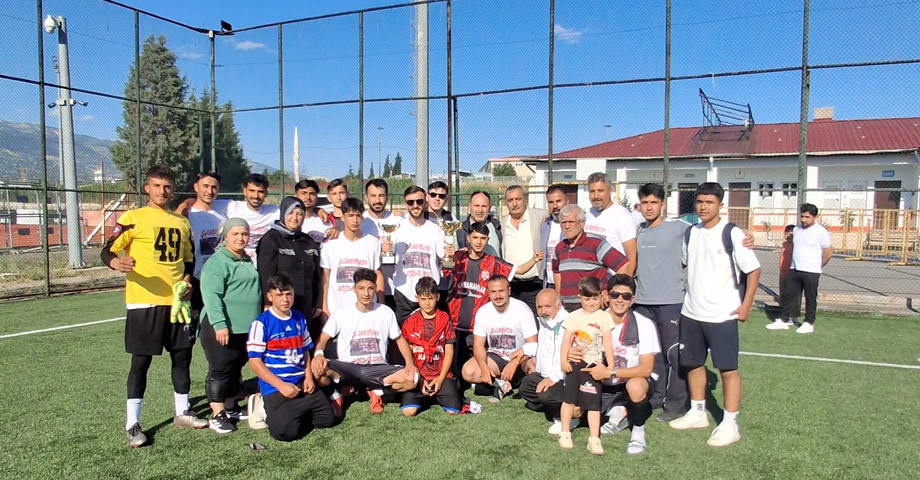 Şampiyon Döngele Bozdağspor Kupasına Kavuştu