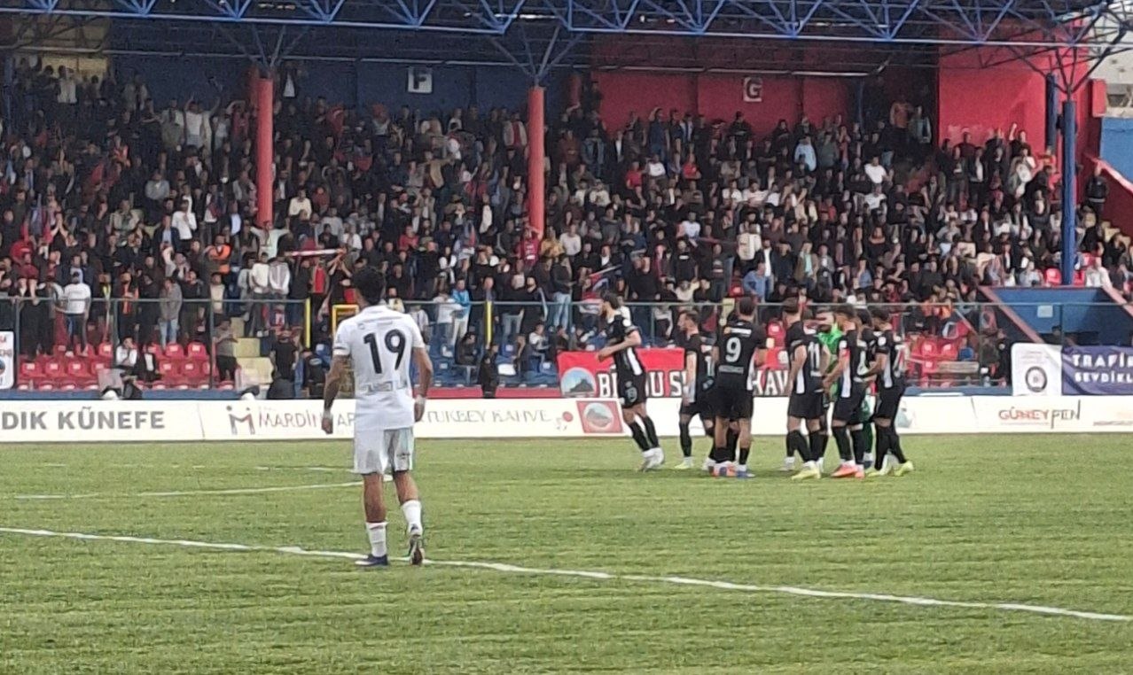 Mardin 1969 Spor’a İstiklalspor Maçı Faturası Ağır Oldu: Maçtaki Olaylar Sonrası Sahası Kapandı, Para Cezası Yağdı