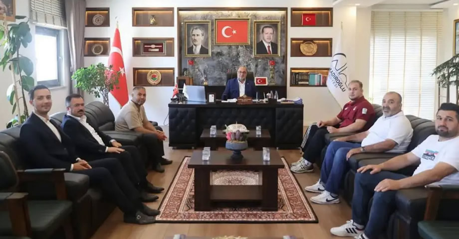 Dünya Şampiyonu Hakan Büyükçıngıl’dan Başkan Mehmet Akpınar’a Ziyaret